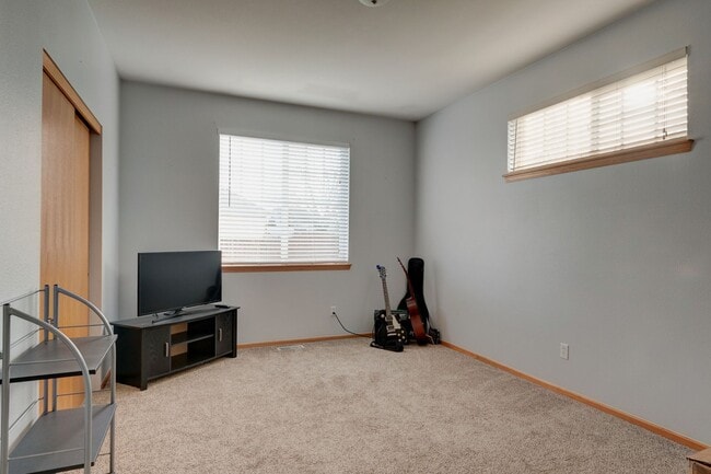 Building Photo - Modern 3 Bed 2 Bath Corner Home ** First M...