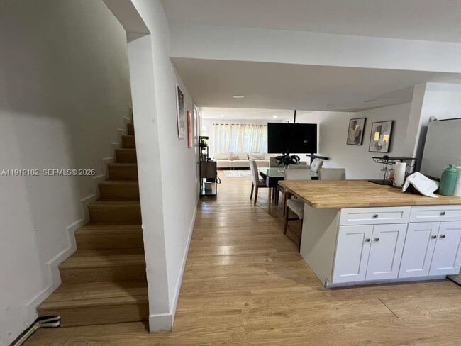 Building Photo - 1480 NE 151st St