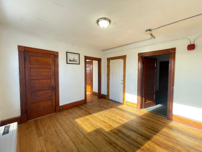 Building Photo - 457 Beech St