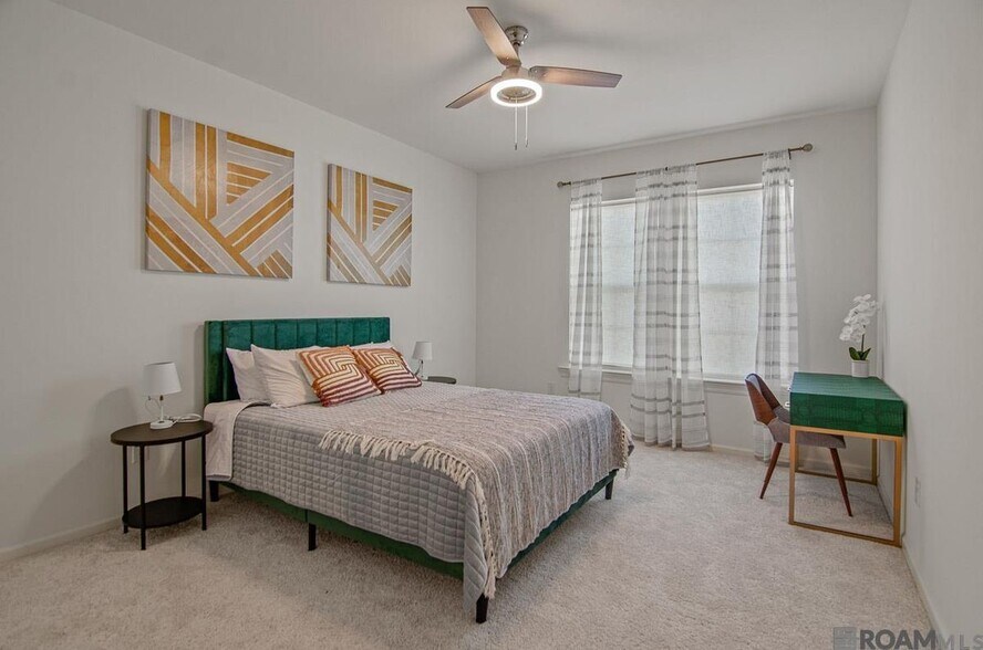 Building Photo - 5618 Cottage Lake Dr