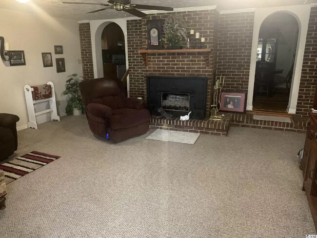 Building Photo - 106 W 6th Ave