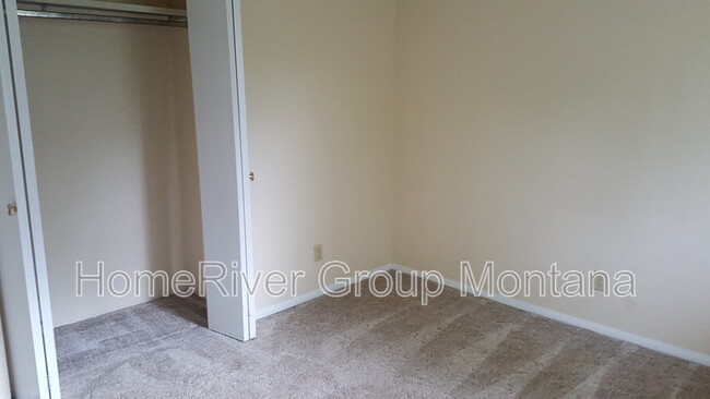 Building Photo - 4857 Country Club Ln