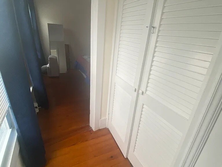 Building Photo - 114 Main St