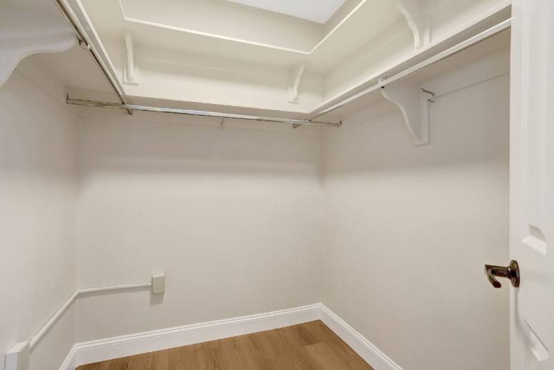 Building Photo - 400 Madison St