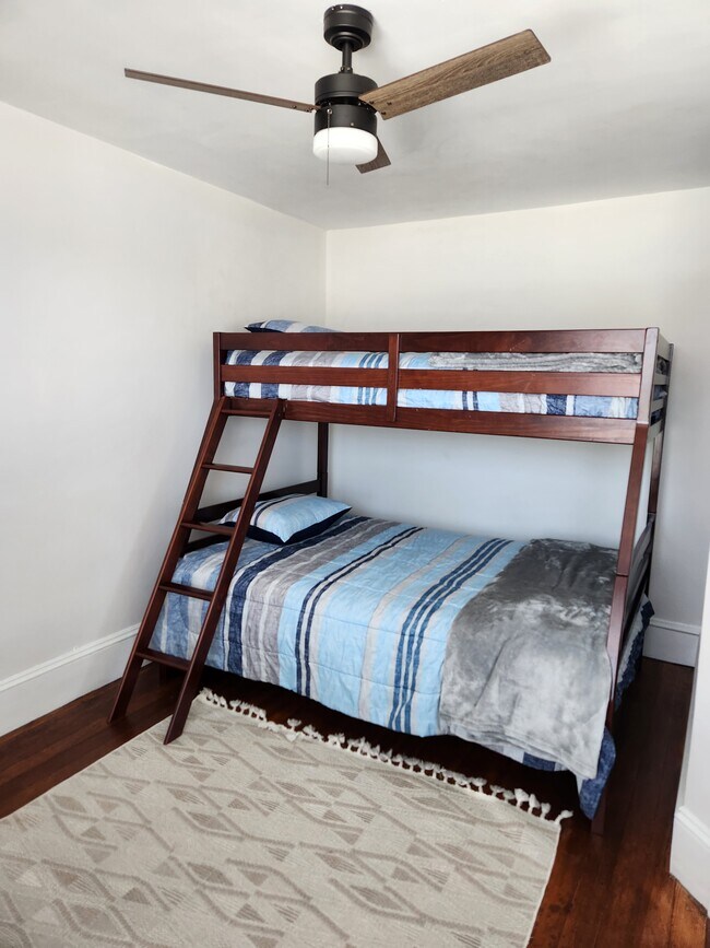 Bedroom - 1404 Grove St