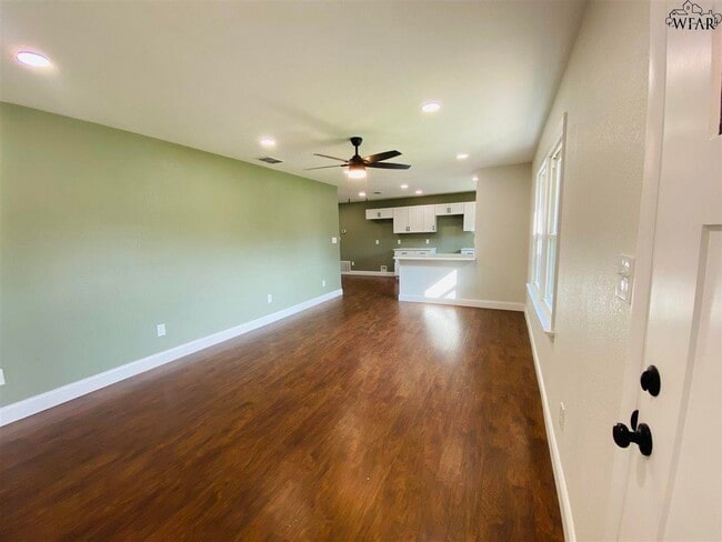 Building Photo - 4808 Alamo Dr