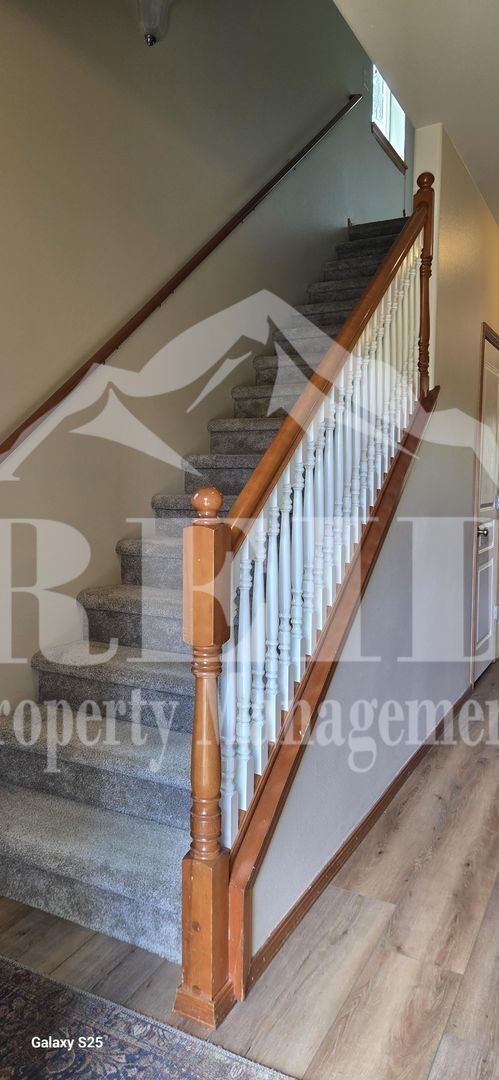 Building Photo - Central Valley Area - 2 Story Townhome 3Bed 2.5Bath