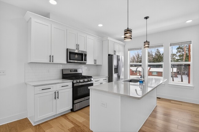 Building Photo - 2925 Square Lake Ct