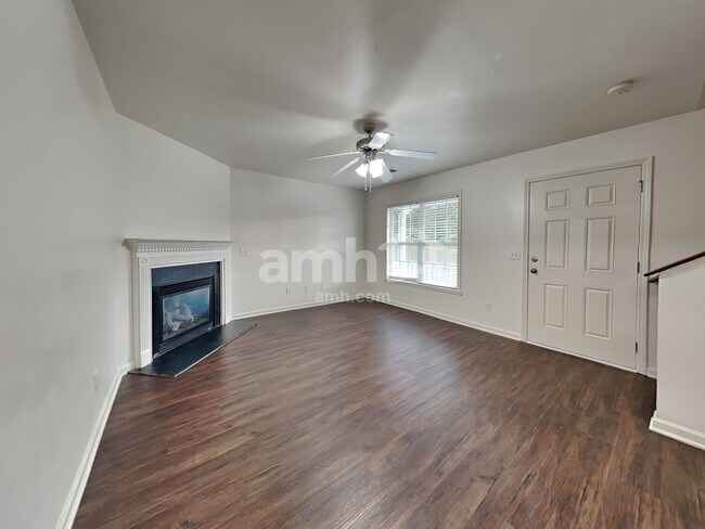 Building Photo - 606 3 Oaks Dr