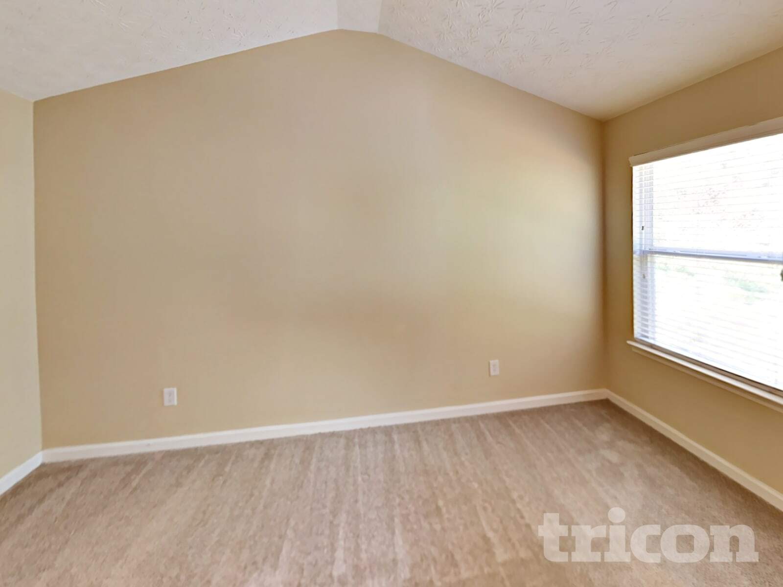 Building Photo - 9453 Lakeview Rd