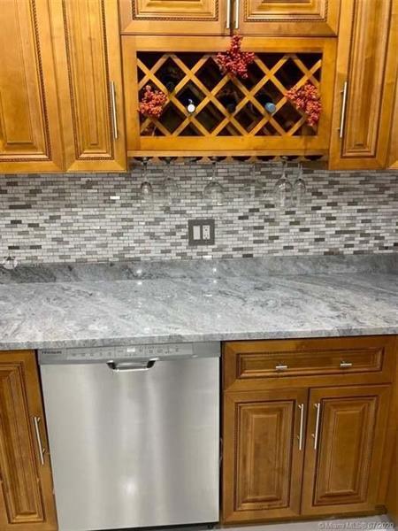 Building Photo - 4176 Inverrary Dr