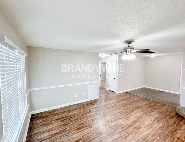 Building Photo - 201 Brooke Dr