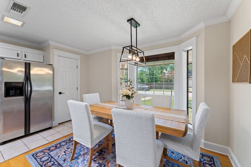 Building Photo - 908 Green Meadow Dr