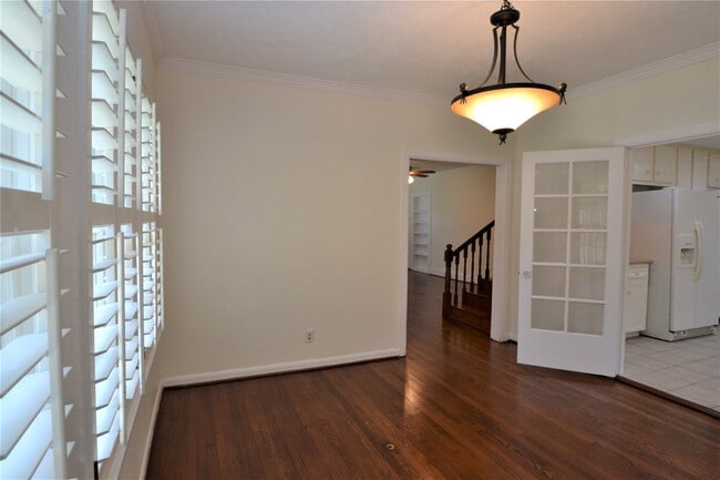Building Photo - 2135 Bissonnet St