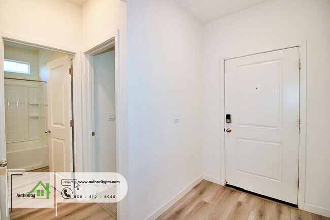 Building Photo - 3010 Silverstone Dr