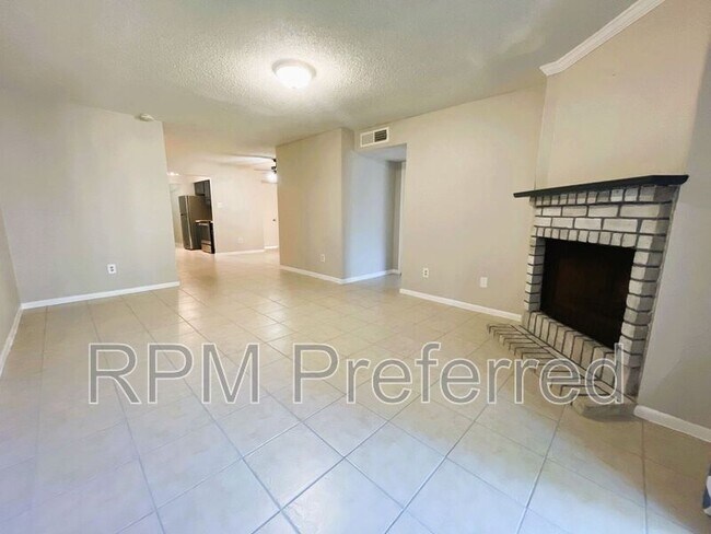 Building Photo - 2800 Jeanetta St