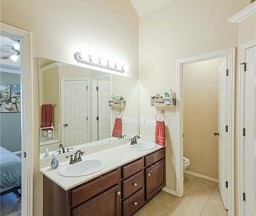 Building Photo - 1652 N Oakhaven Pl