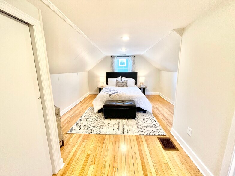 Building Photo - 1325 Willow Dr