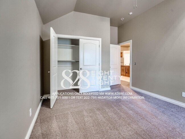 Building Photo - NEW TO THE MARKET!  Spacious 4 Bed/2 Bath Near very Close to Campus!!