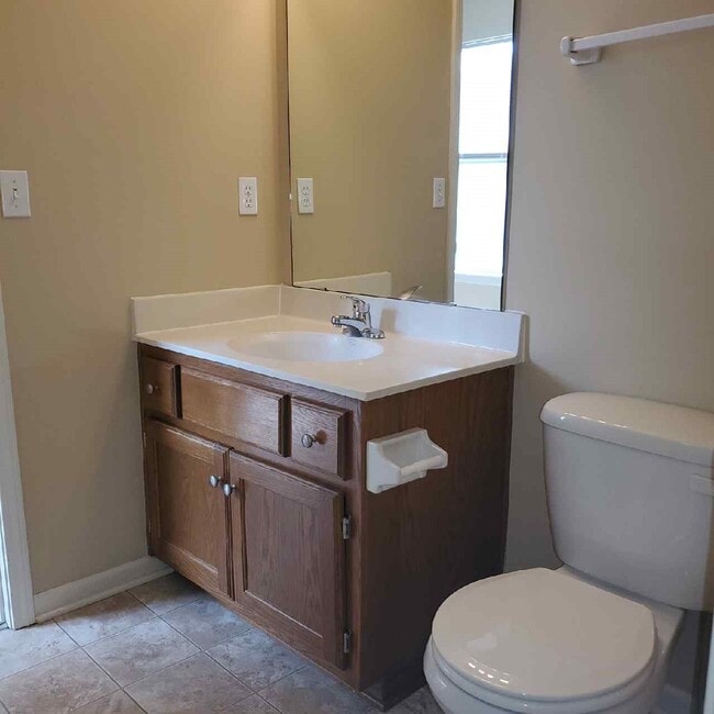 Building Photo - 425j Hawthorne Blvd