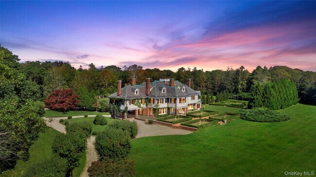 Building Photo - 94 Quogue St