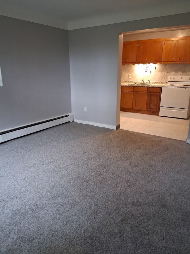 Building Photo - One bedroom Maplewood off Stillwater