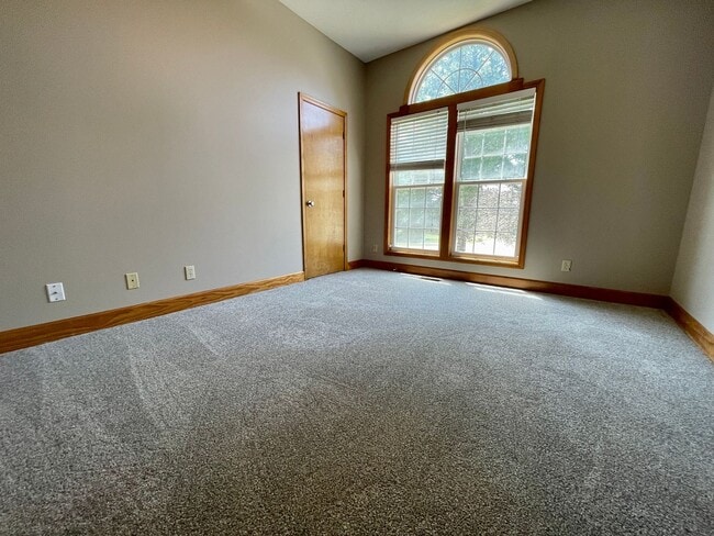 Building Photo - 2302 Shenandoah Dr