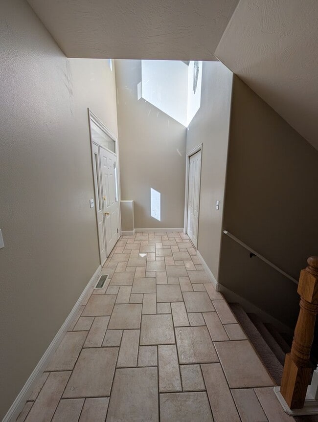 Building Photo - 1366 Delphic Way