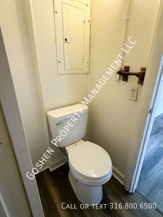 Building Photo - 1023 S Millwood-B