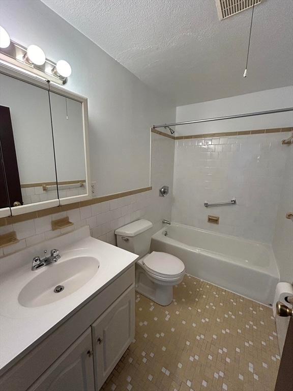 Building Photo - 2 Victory Rd