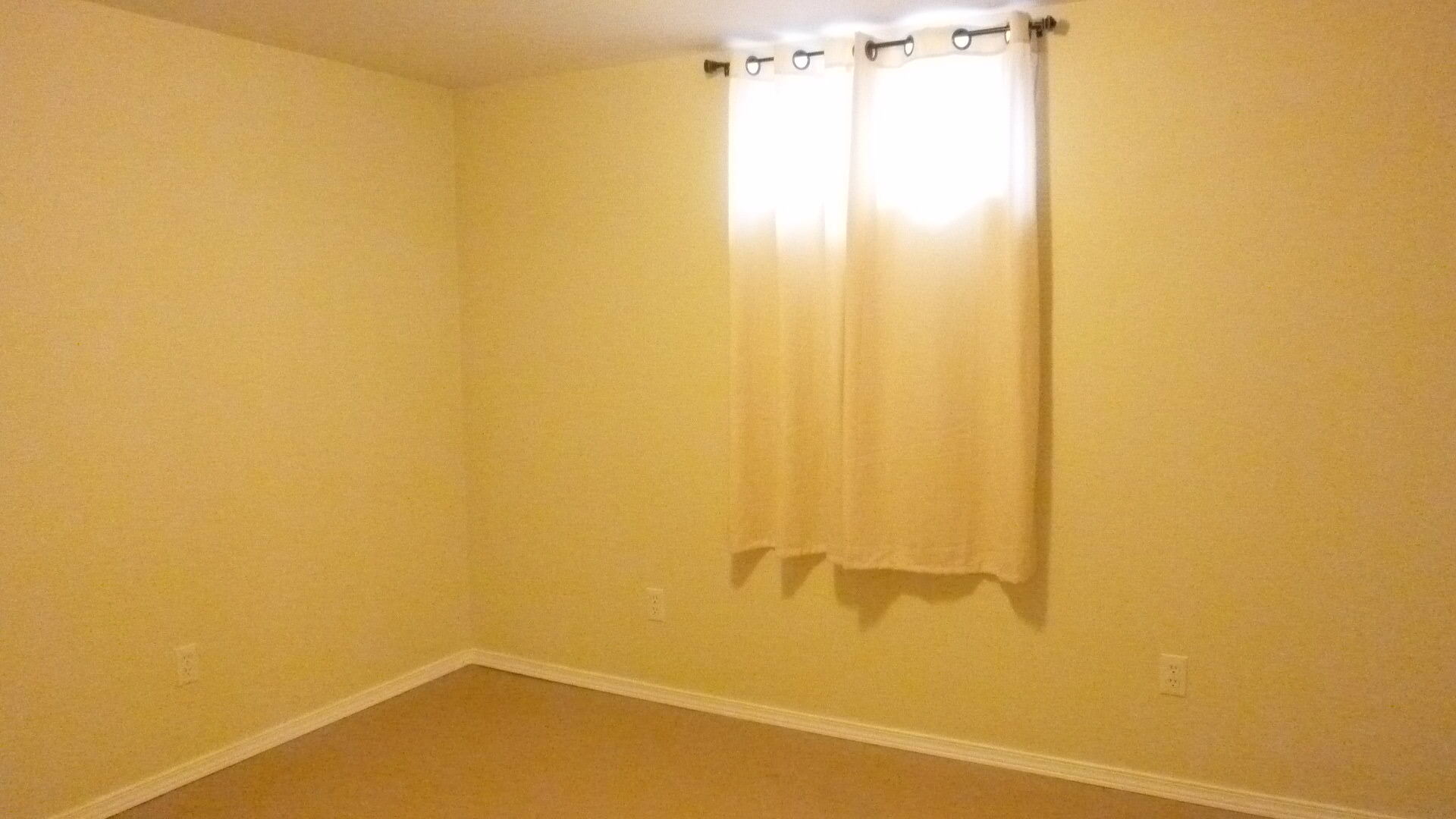 Building Photo - 719 E 35th Ave