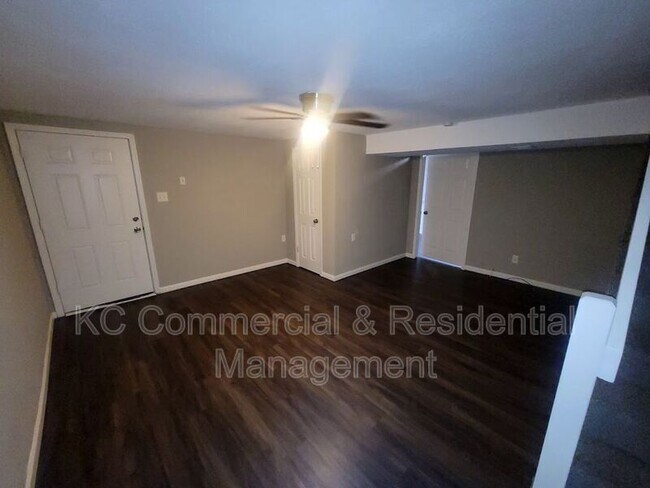 Building Photo - 11400 N Charlotte St