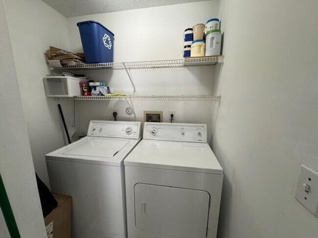 Building Photo - 3228 Jog Park Dr