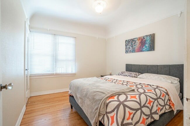 Building Photo - 358 Orange Ave