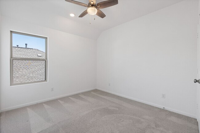 Building Photo - 4914 Chester Lk Ln