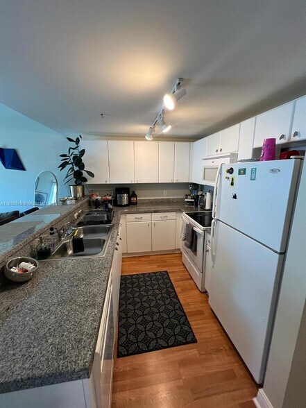 Primary Photo - 2740 SW 28th Ter