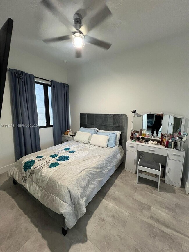 Building Photo - 2342 McKinley St