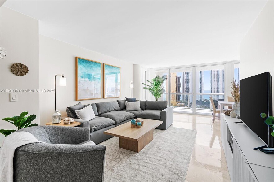 Primary Photo - 16500 Collins Ave