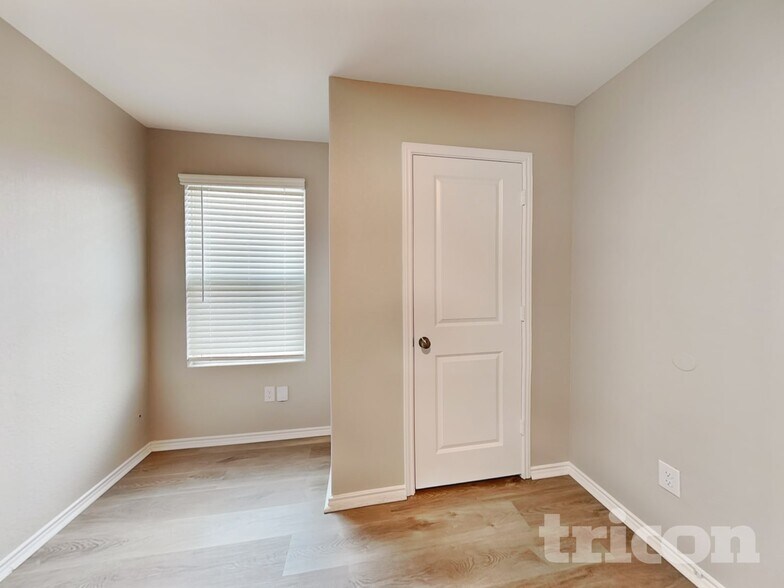 Building Photo - 8503 Western Tanager