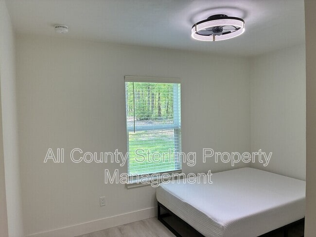 Building Photo - 10230 NE 72nd St