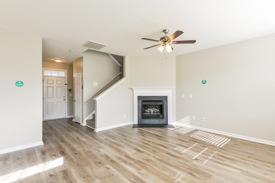 Building Photo - 123 Sleeper Car Ln