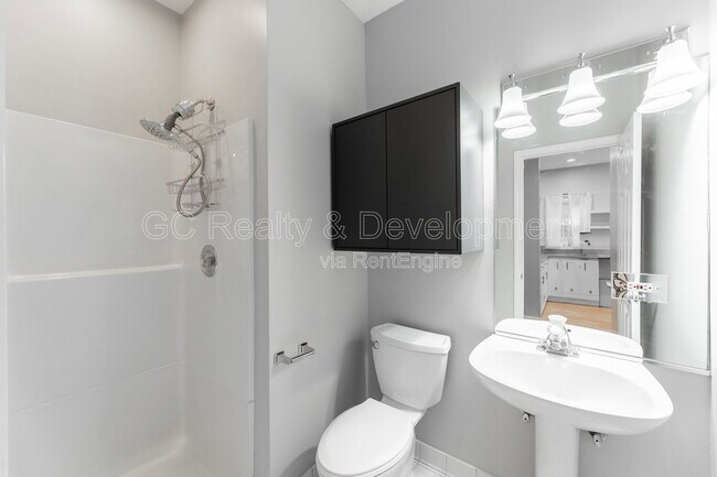 Building Photo - 5424 S Ellis Ave