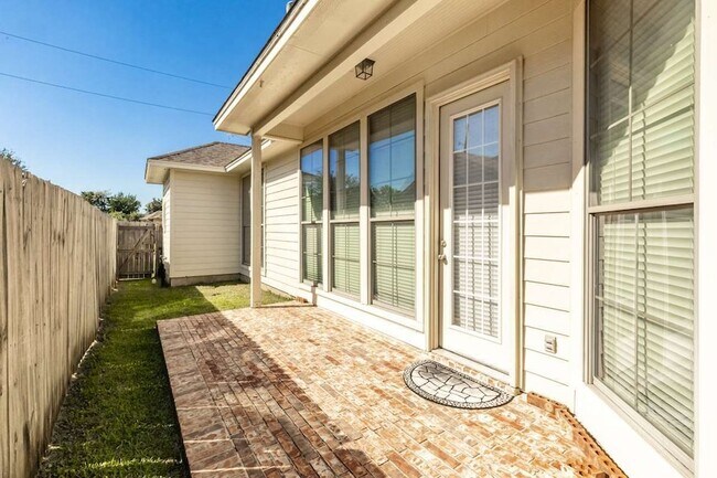Building Photo - 434 Harbor Oaks Dr