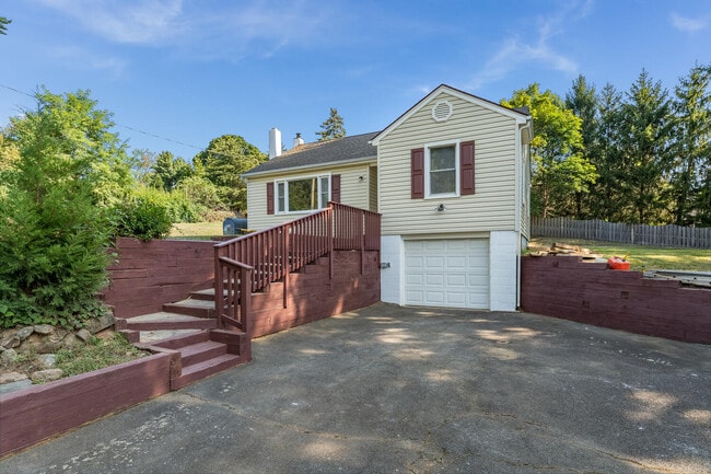 Building Photo - 4 Lingert Ave