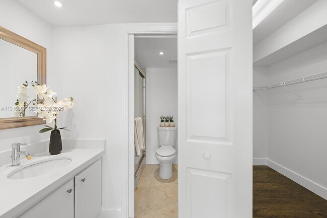 Building Photo - 12950 SW 4th Ct