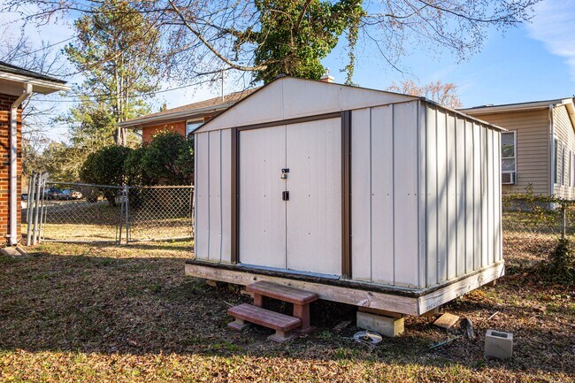 Building Photo - 2910 Kanewood Dr