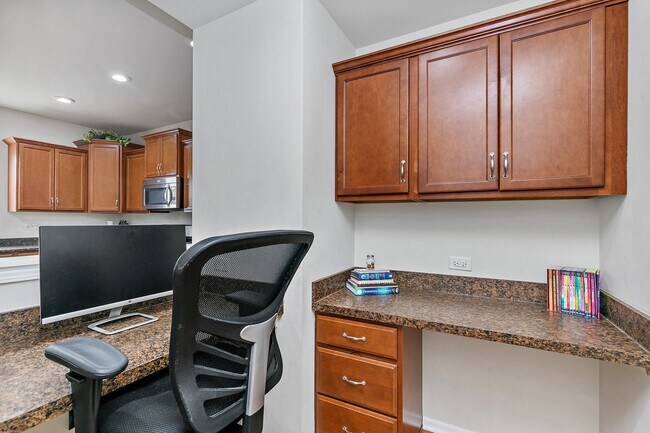 Building Photo - 3557 Crestwood Ln