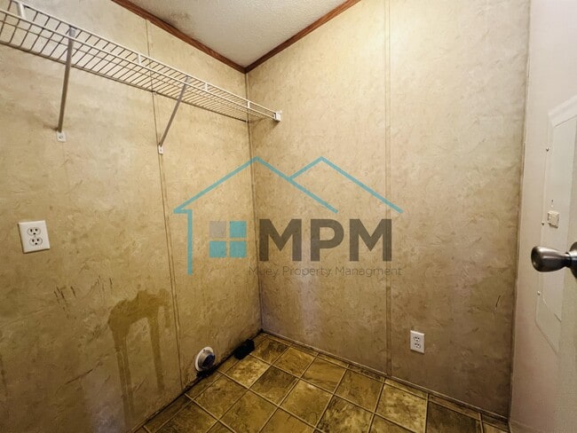 Building Photo - 303 Bryan St