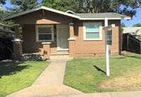 Building Photo - Old Roseville 2 bedroom