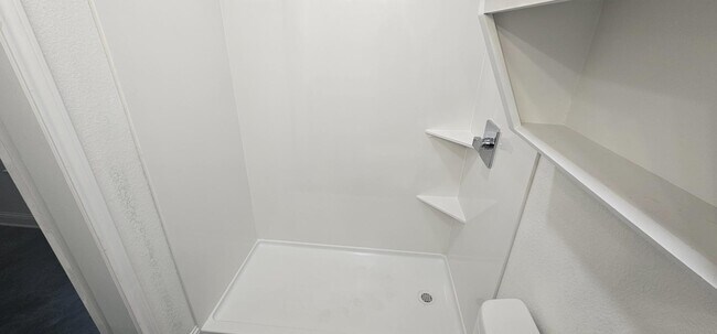 Building Photo - 408 S Andrews Dr